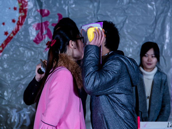 （男女嘉賓牽手成功2）_.jpg