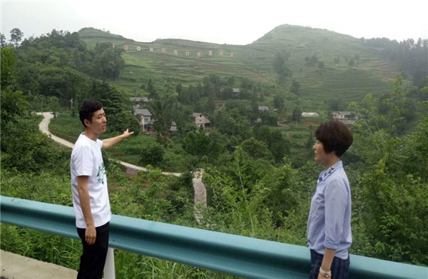 11.陶建武介紹千畝(mu) 花椒基地建設情況.jpg