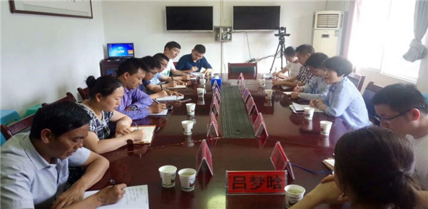 12.政管院黨(dang) 委副書(shu) 記袁麗(li) 華一行與(yu) 匯川區、鎮、村三級領導座談.jpg