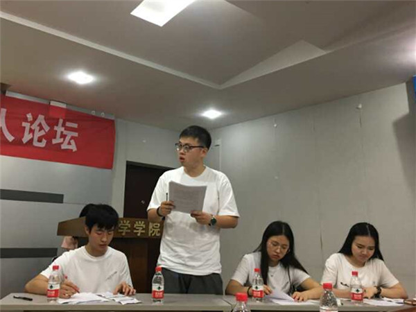 辯論現場：我院四位代表.jpg