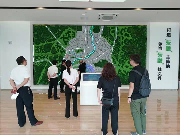 走訪賀州東(dong) 融新產(chan) 業(ye) 育成中心，了解新興(xing) 產(chan) 業(ye) 建設與(yu) 發展情況2.jpg