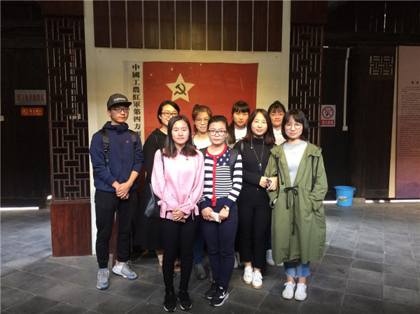 9支部黨(dang) 員參觀中國工農(nong) 紅軍(jun) 第四方麵軍(jun) 指揮部.jpg