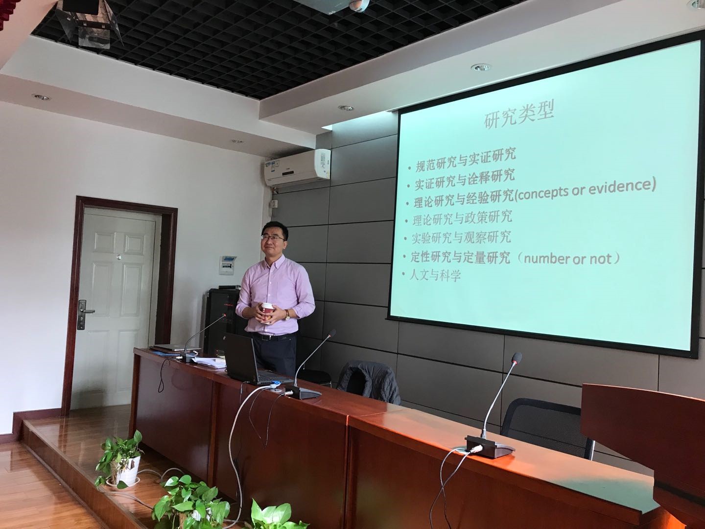 國關(guan) 學術月4.jpg